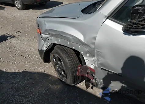 2016 Jeep Renegade Sport z USA, uszkodzony, nr VIN ZACCJAAT1GPD11451